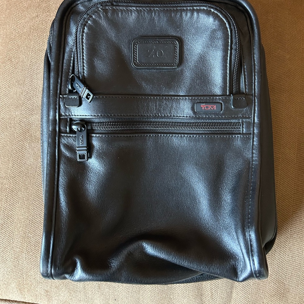 Tumi Men’s Leather Crossbody Bag.